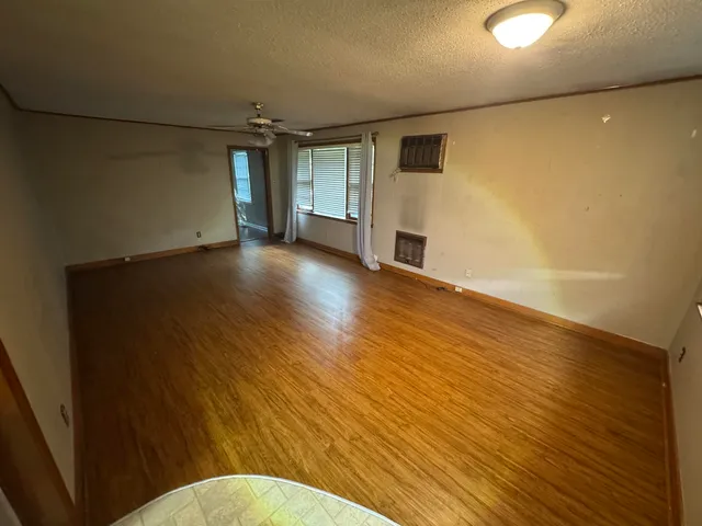 a view of livingroom with furniture