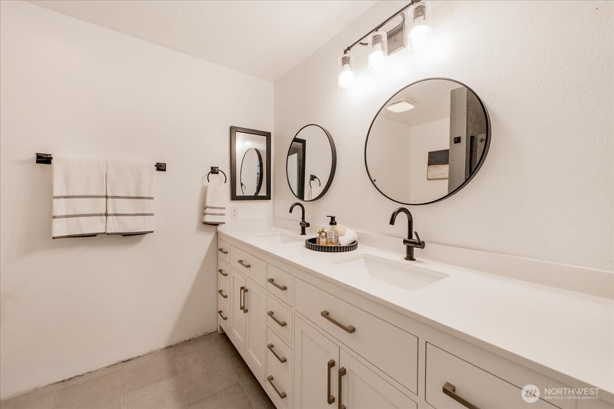 5905 147th Street Southwest Edmonds, WA 98026 - Photo 14 of 29 Gallery Image 14