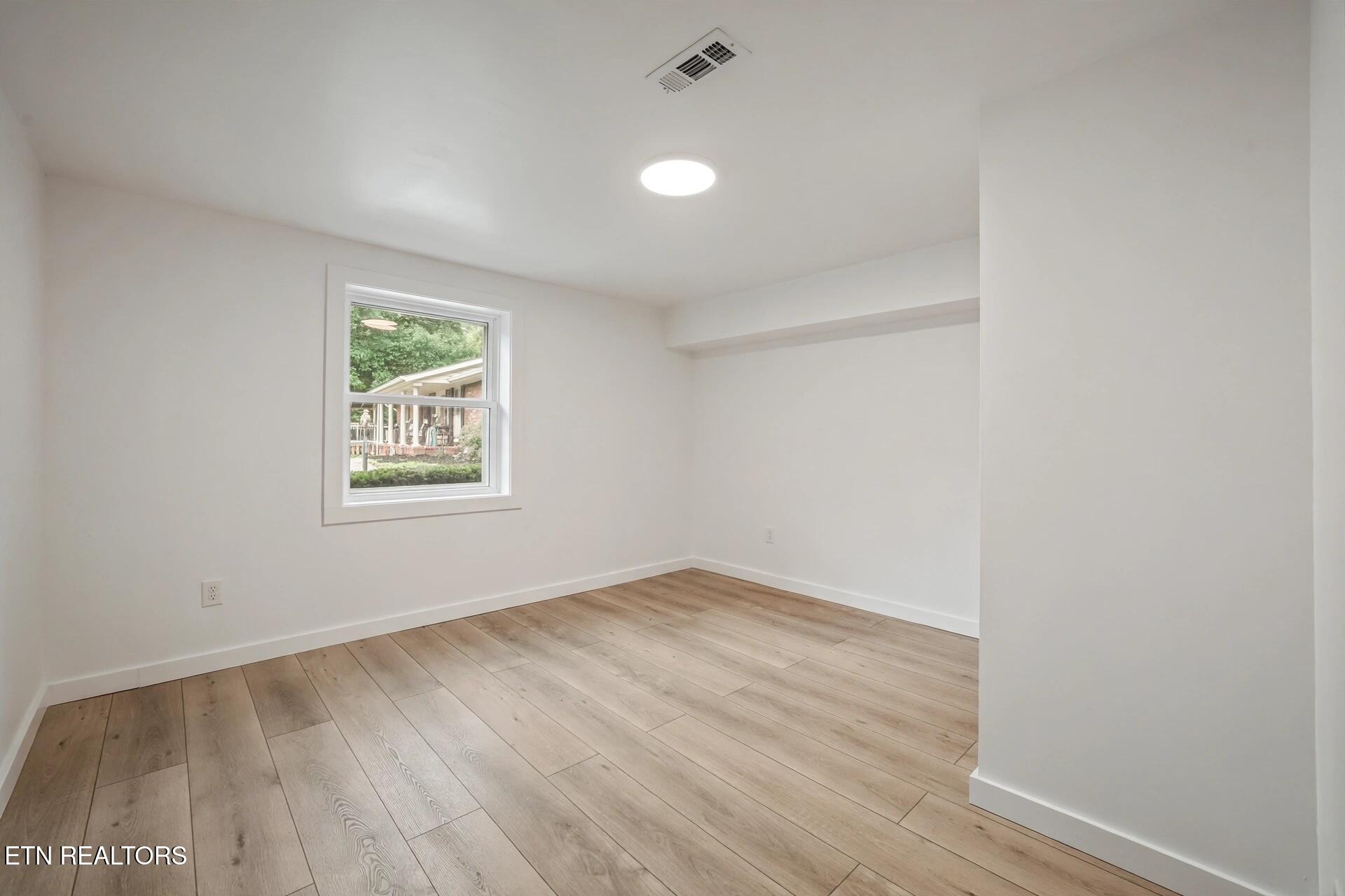 5226 Luttrell Road Knoxville, TN 37918 - Photo 26 of 42 empty_room_outlet_cover