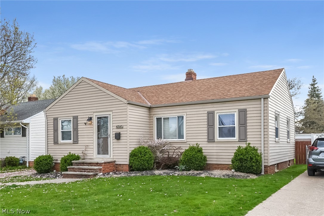 6385 Stanbury Road Parma, OH 44129 - Photo 6 of 35