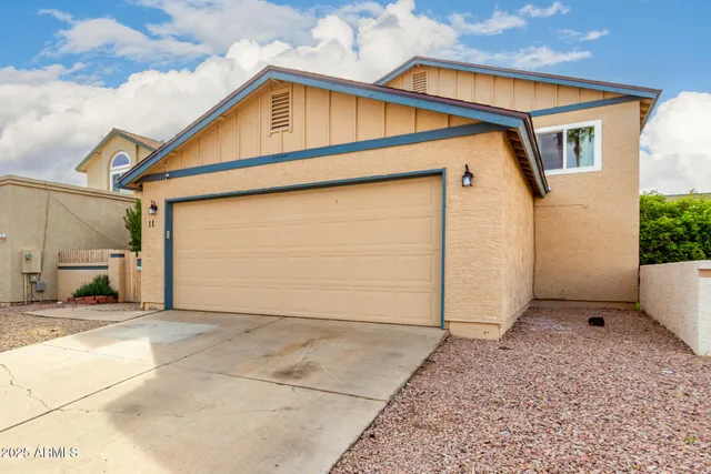 $464,900 | 921 South Val Vista Drive, Unit 11, Mesa, AZ 85204