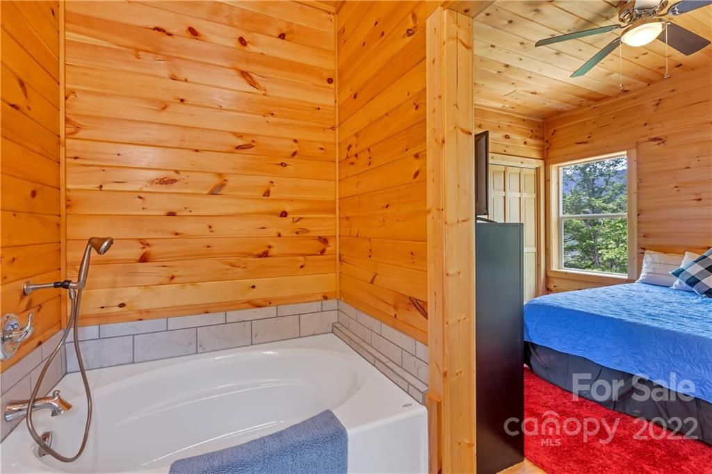 1299 Fox Rdg Trail Marion, NC 28752 - Photo 14 of 23 a bathroom with a bathtub and shower