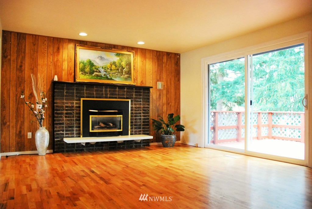 4409 Northeast 17th Street Renton, WA 98059 - Photo 3 of 10