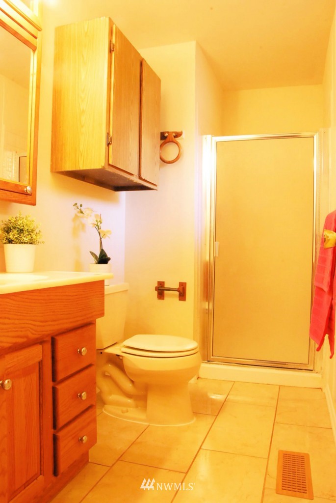 4409 Northeast 17th Street Renton, WA 98059 - Photo 8 of 10