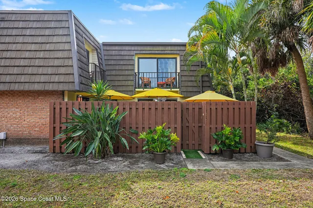 $182,500 | 1515 Vista Oaks Circle Northeast, Palm Bay, FL 32905