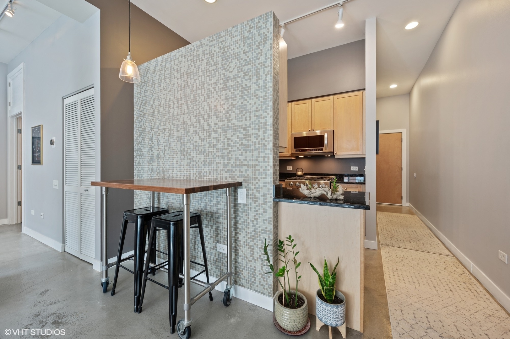 949 West Madison Street, Unit 304 Chicago, IL 60607 - Photo 5 of 12