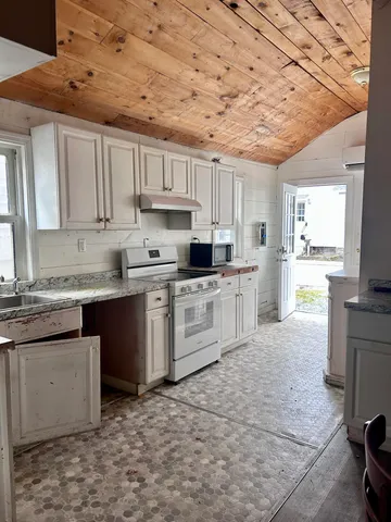 $669,000 | 14 Pleasant Street, Bar Harbor, ME 04609