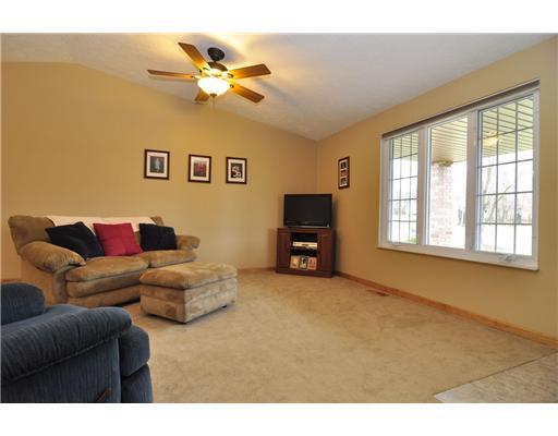 425 Anderson Hozak Road Clinton, PA 15026 - Photo 4 of 10 Living Room.