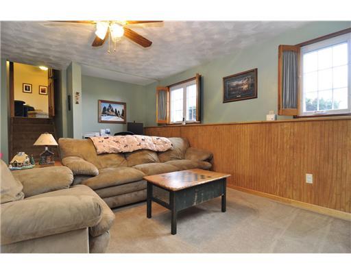 425 Anderson Hozak Road Clinton, PA 15026 - Photo 5 of 10 Family Room.
