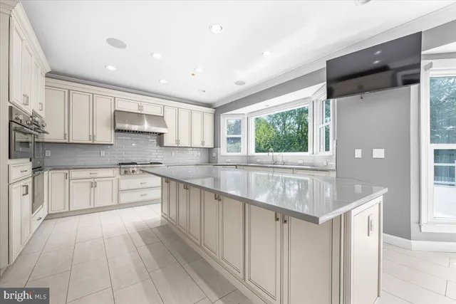 $1,390,000 | 6603 Babak Drive, Frederick, MD 21702