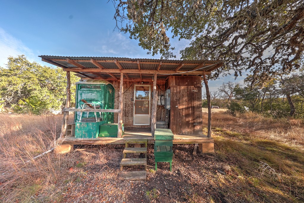 438-1 Yellowstone Lane Hunt, TX 78024 - Photo 33 of 44 a backyard of a house with table and chairs