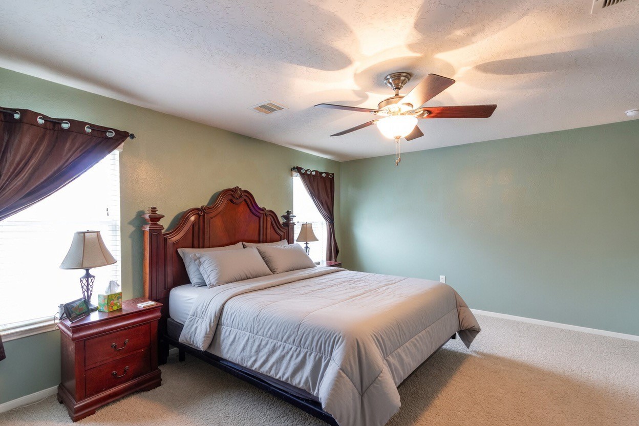 921 Sage Street Baytown, TX 77521 - Photo 18 of 38 Primary Bedroom