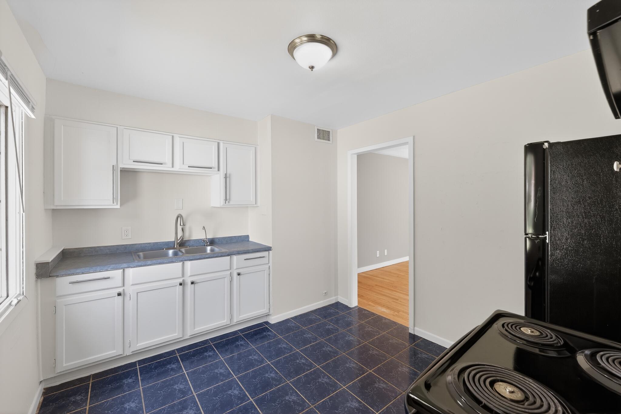 5823 North 36th Street Milwaukee, WI 53209 - Photo 20 of 31 20_5823_N_36th_St-Kitchen-9879
