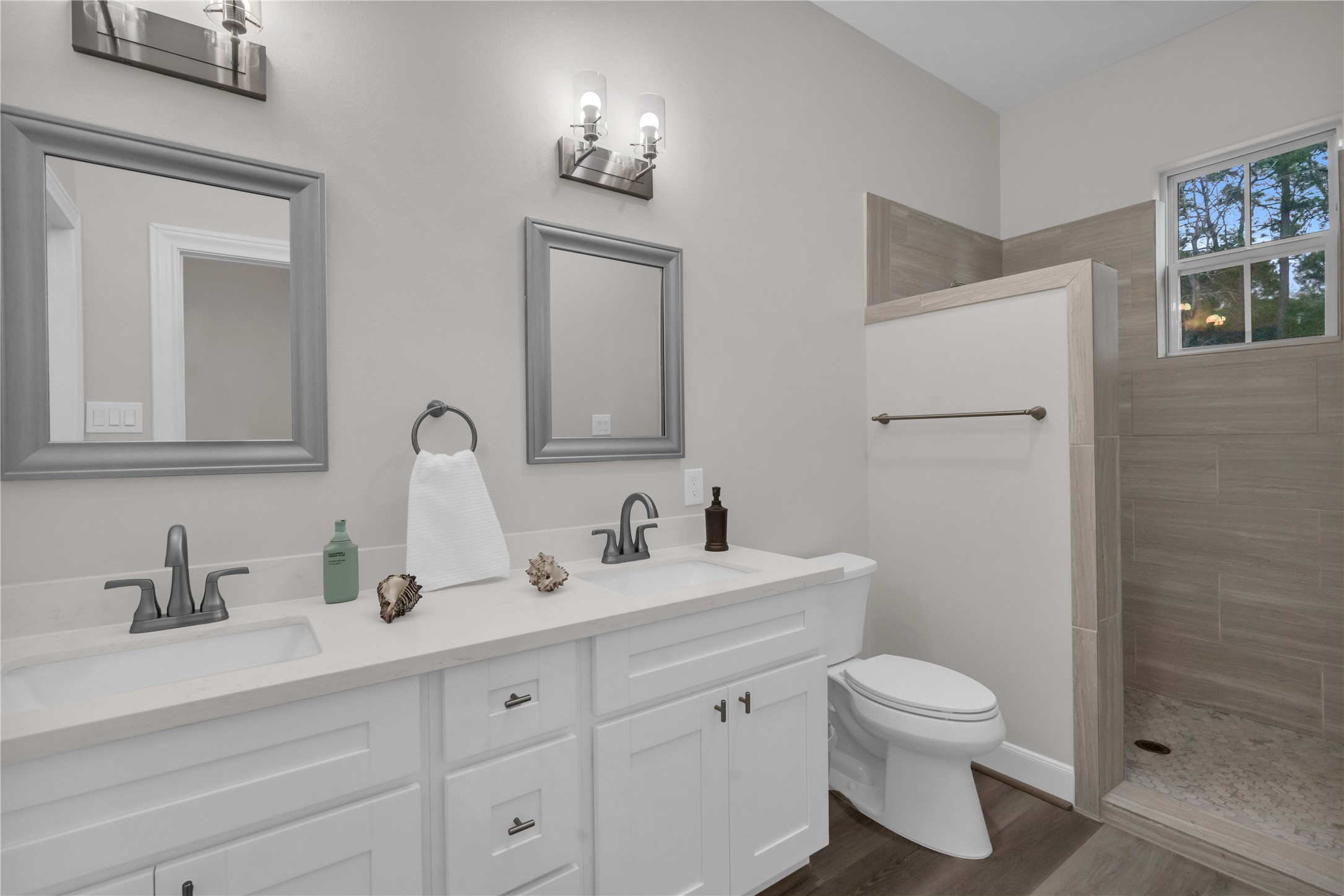 504 Nursery Road, Unit 2210 Spring, TX 77380 - Photo 16 of 38 Primary Bath