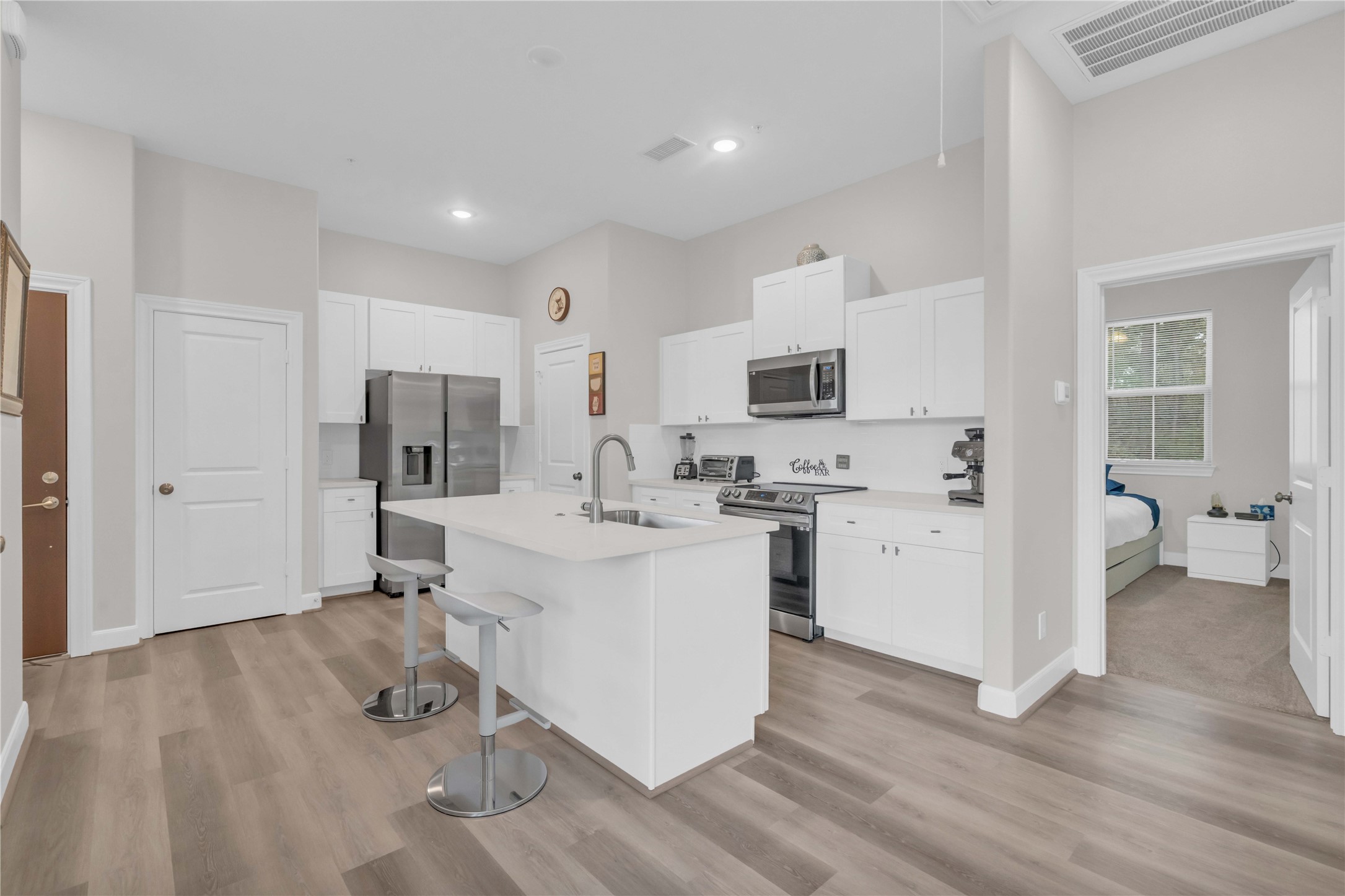 504 Nursery Road, Unit 2210 Spring, TX 77380 - Photo 7 of 38 Spacious Open Kitchen with center island and sink!