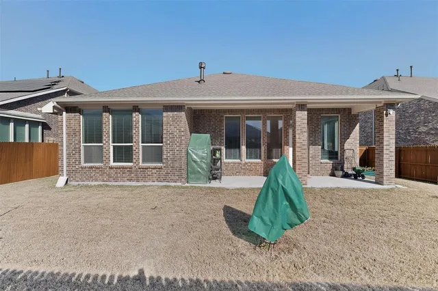 a view of a house with porch and windows