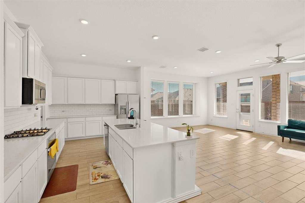 14621 Marrowglen Road Fort Worth, TX 76052 - Photo 8 of 36