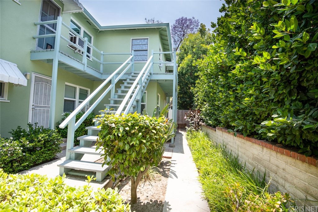 1545 Riverside Drive Glendale, CA 91201 - Photo 2 of 20