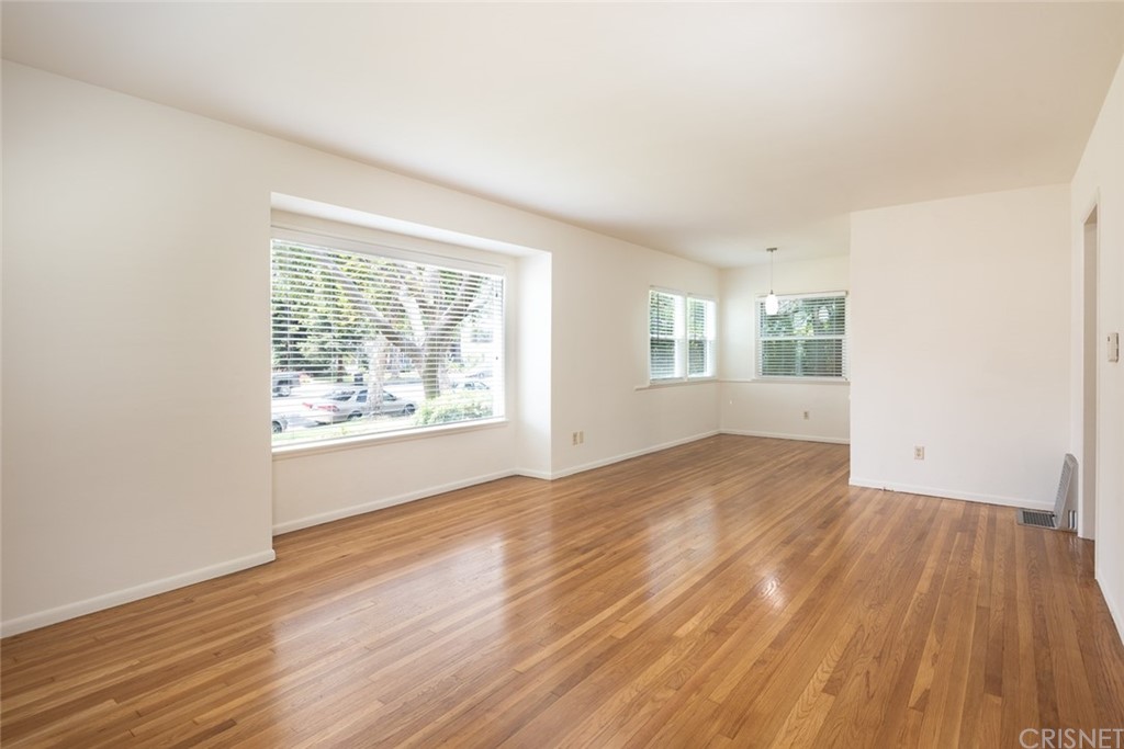 1545 Riverside Drive Glendale, CA 91201 - Photo 3 of 20