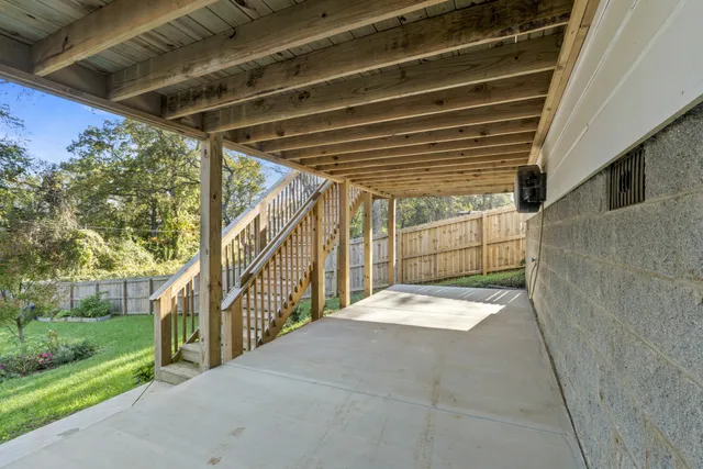 a en suite bathroom with a double vanity sink and a mirror