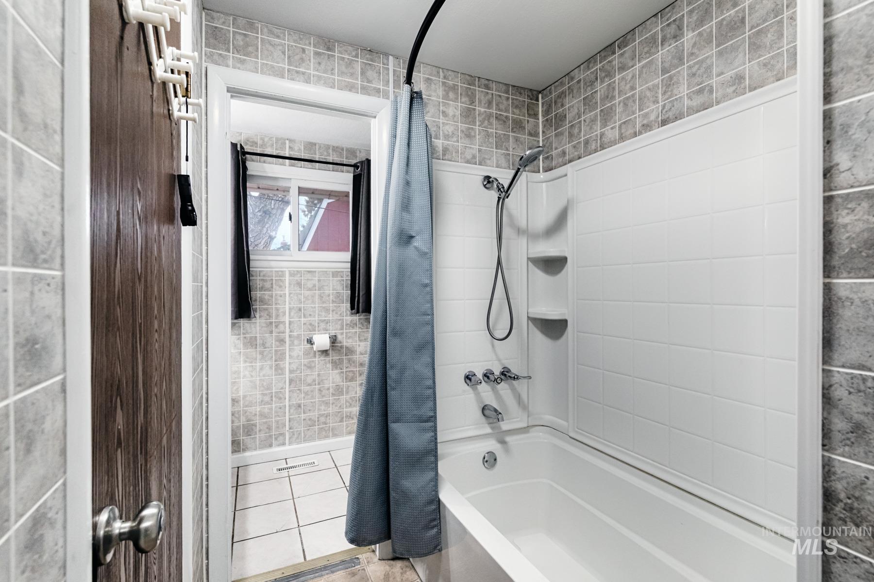 819 South Powerline Road Nampa, ID 83686 - Photo 15 of 34