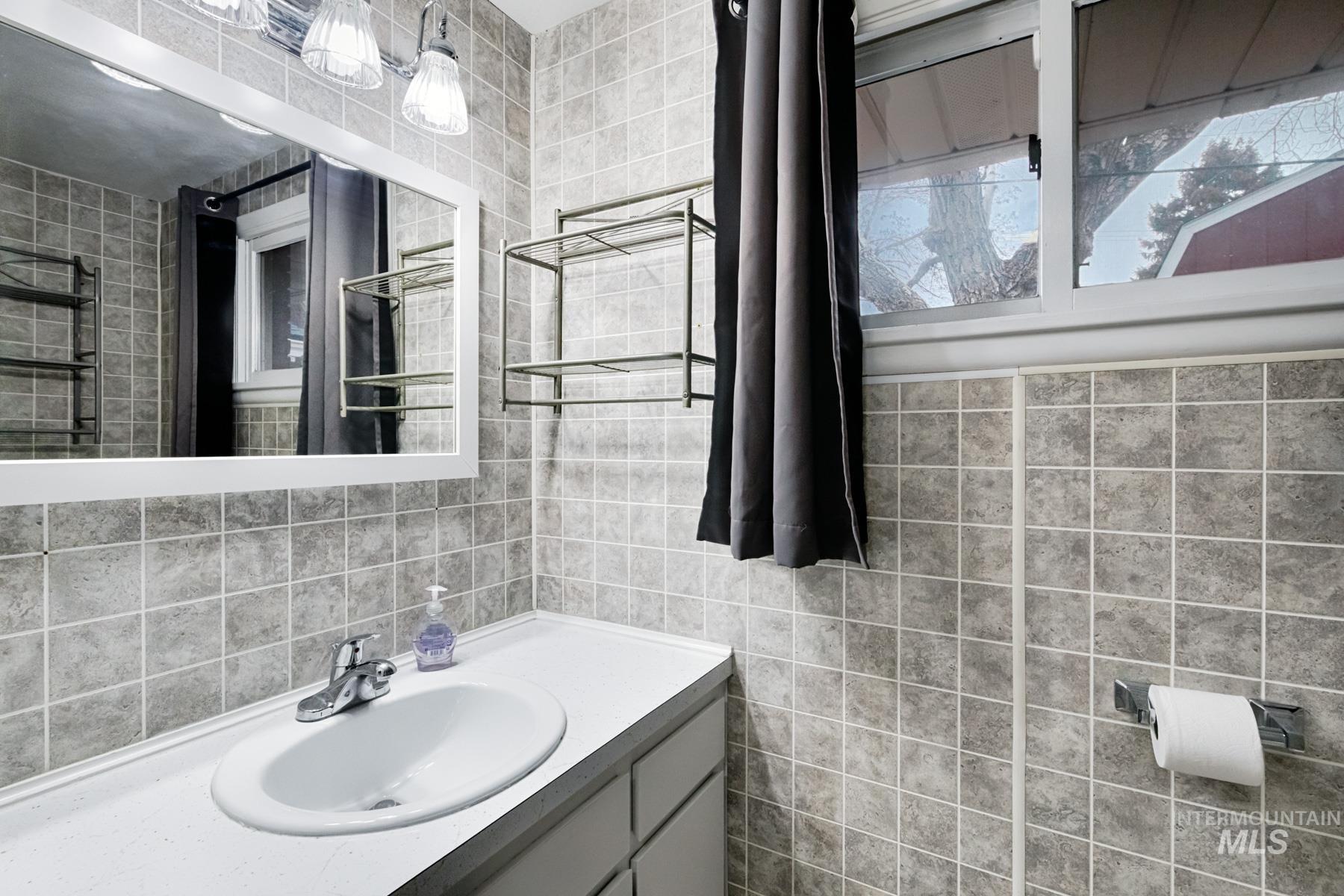 819 South Powerline Road Nampa, ID 83686 - Photo 16 of 34