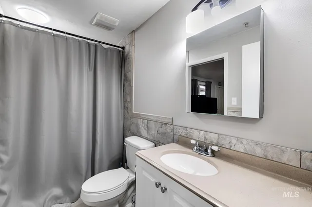 $650,000 | 819 South Powerline Road, Nampa, ID 83686