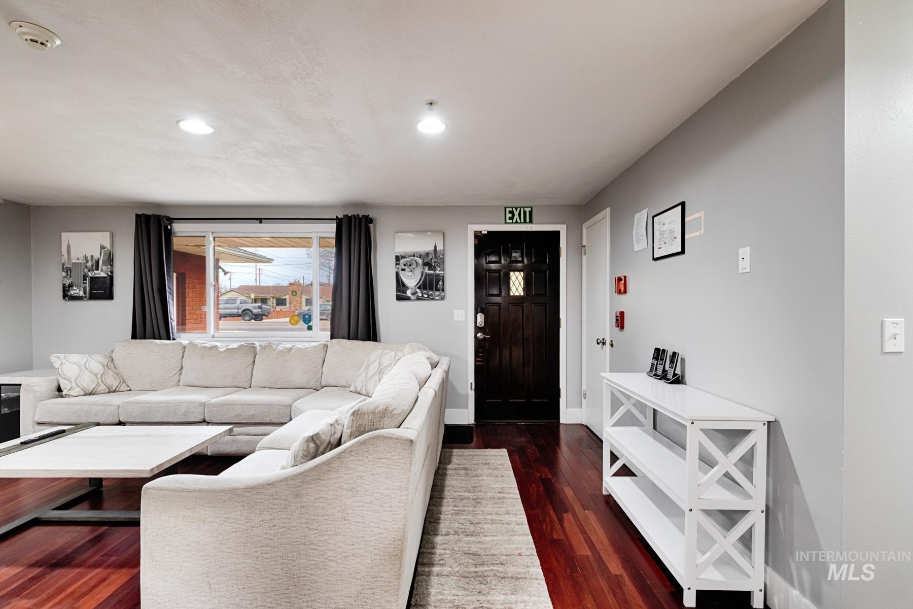 819 South Powerline Road Nampa, ID 83686 - Photo 5 of 34