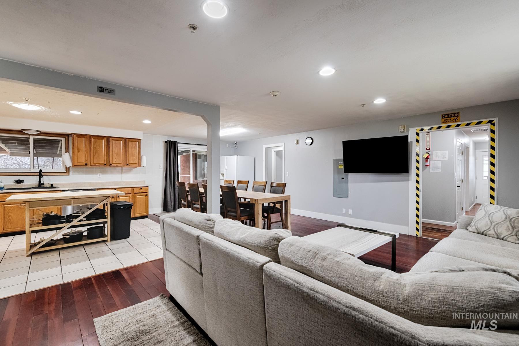 819 South Powerline Road Nampa, ID 83686 - Photo 6 of 34