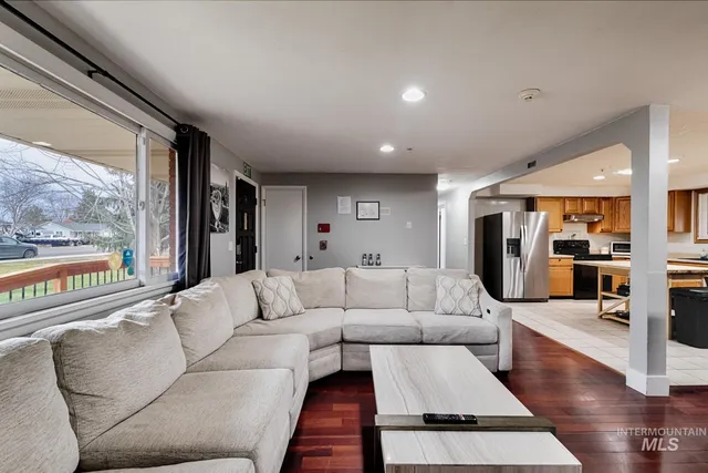 $650,000 | 819 South Powerline Road, Nampa, ID 83686