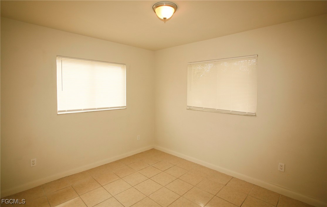 122 Gordon Avenue South Lehigh Acres, FL 33973 - Photo 9 of 12 an empty room with a window
