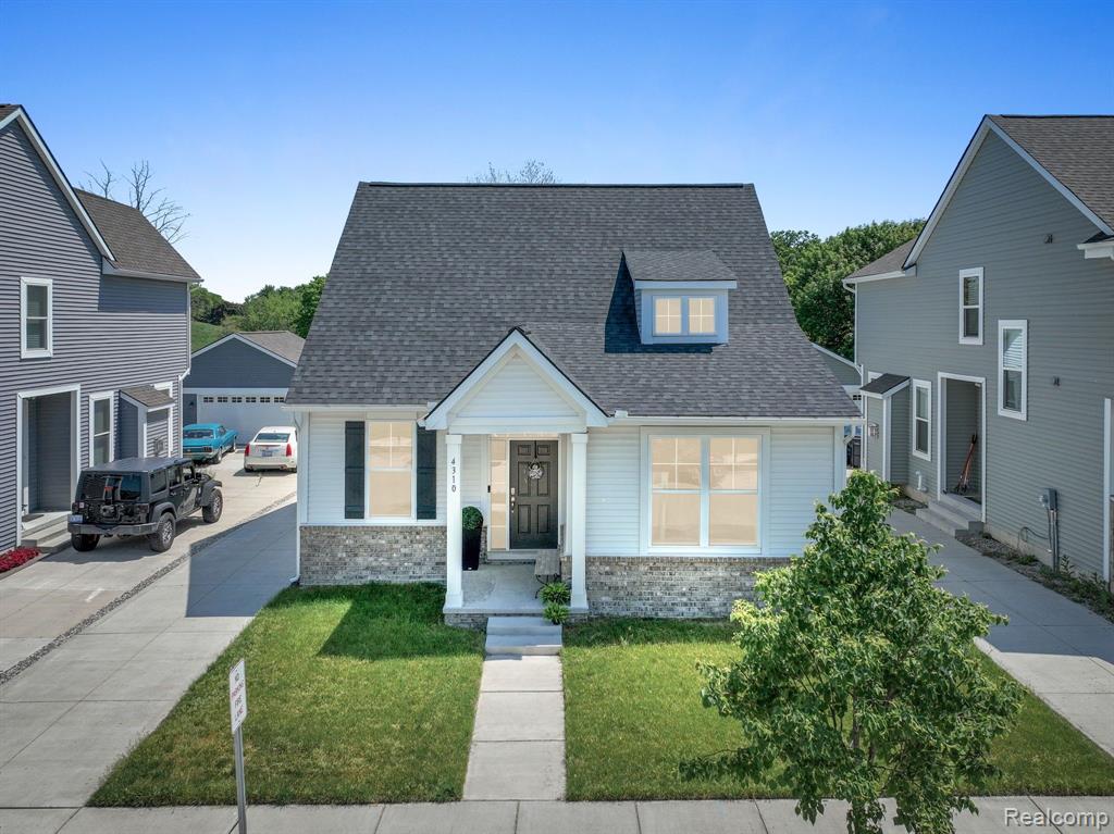 4310 Kent Road Royal Oak, MI 48073 - Photo 3 of 35