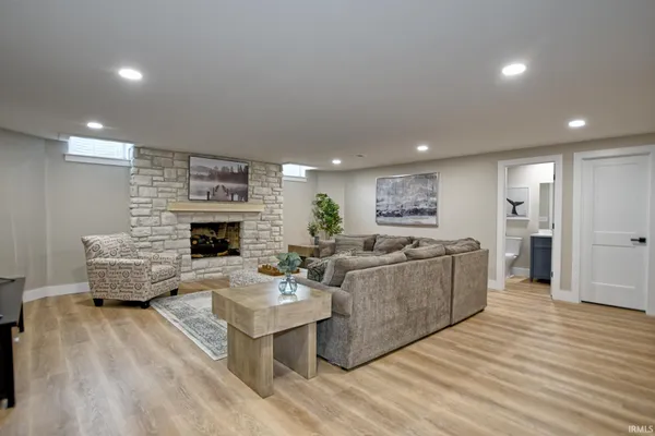 $1,499,900 | 6700 Vann Road, Newburgh, IN 47630