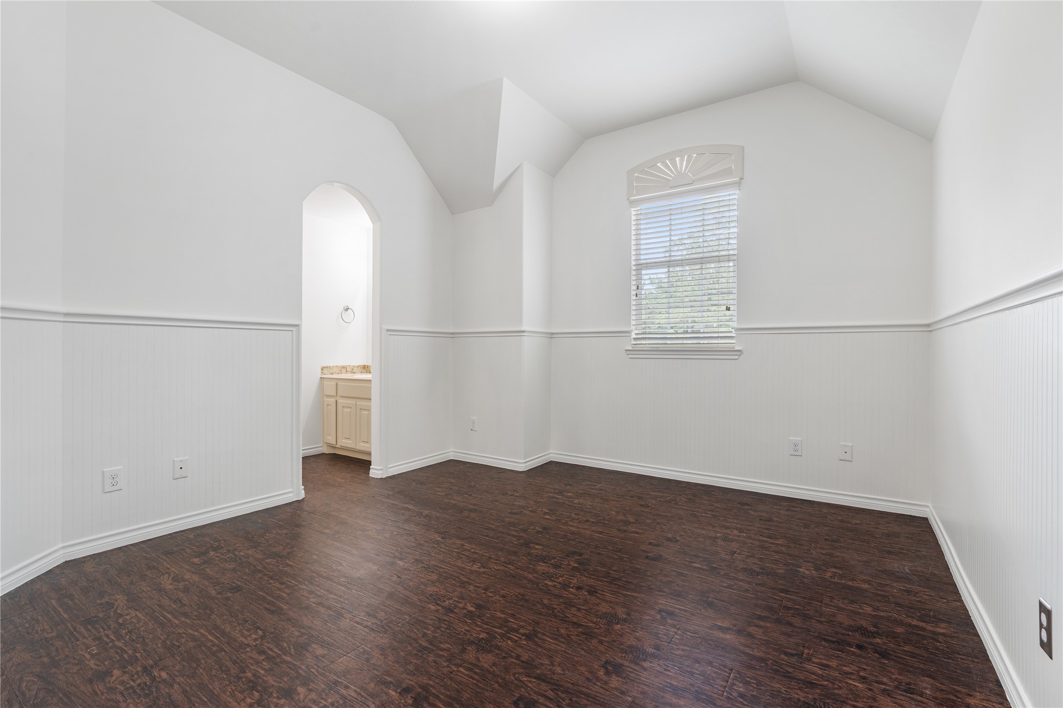 2115 Graystone Ridge Drive Conroe, TX 77304 - Photo 35 of 47 3rd bedroom