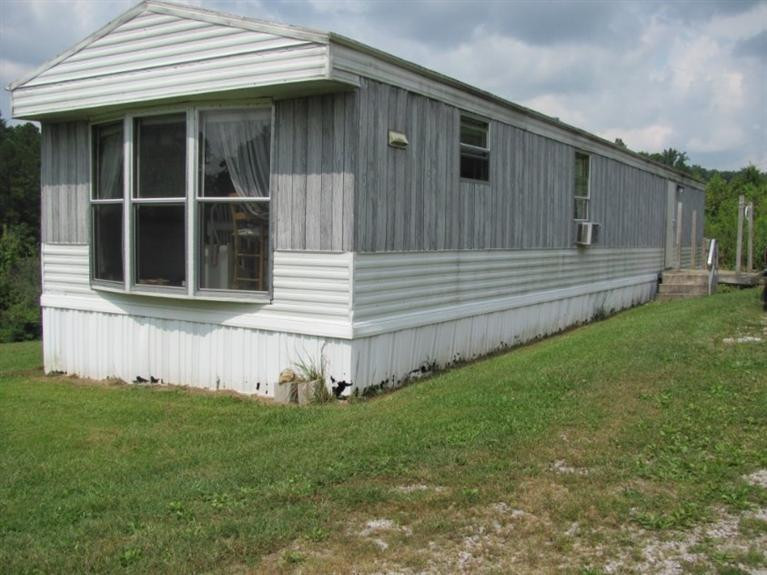 428 Seals Road Annville, KY 40402 - Photo 11 of 12 2003 mobile home view 2