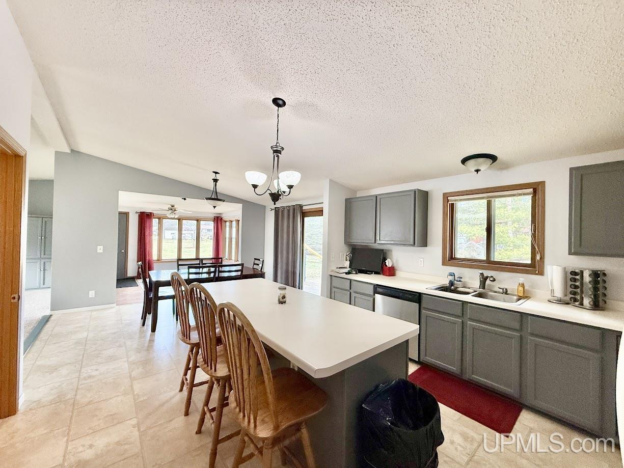 6820 Charles Place Escanaba, MI 49829 - Photo 8 of 27