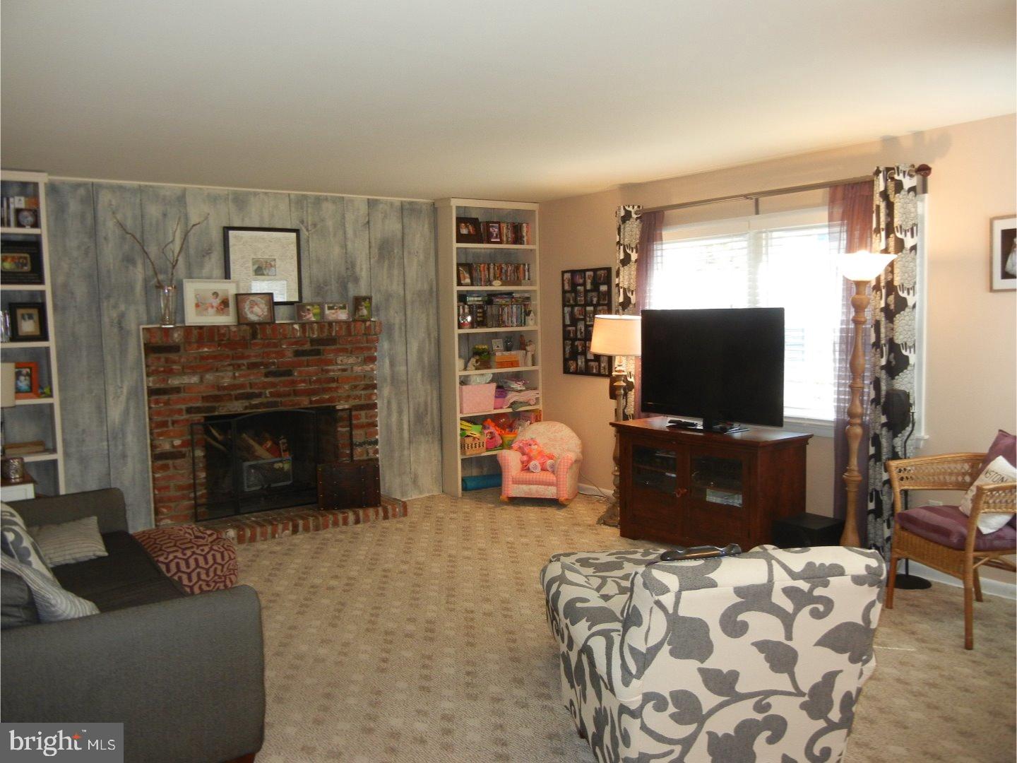 87 Taunton Road Medford, NJ 08055 - Photo 12 of 25 Family Room