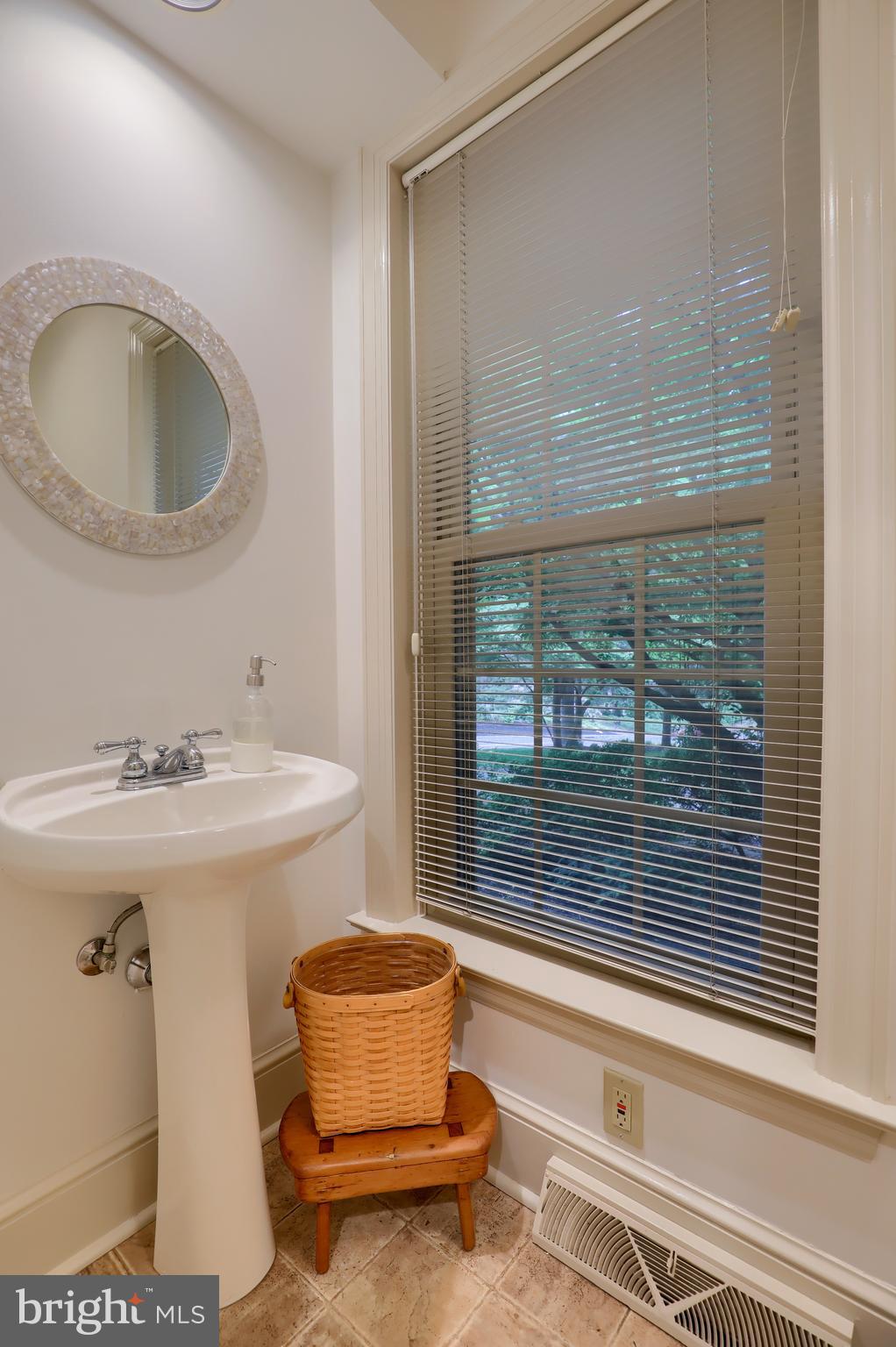 1091 Hunters Path Lancaster, PA 17601 - Photo 34 of 61