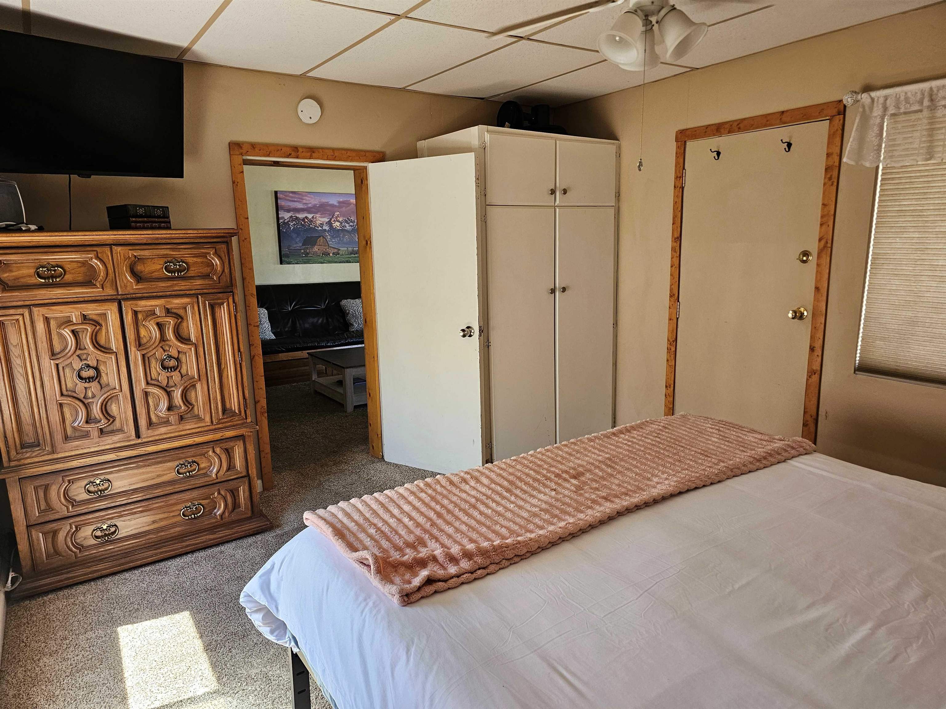 331 South Warren Street Bishop, CA 93514 - Photo 11 of 22 a bedroom with a bed and a flat screen tv