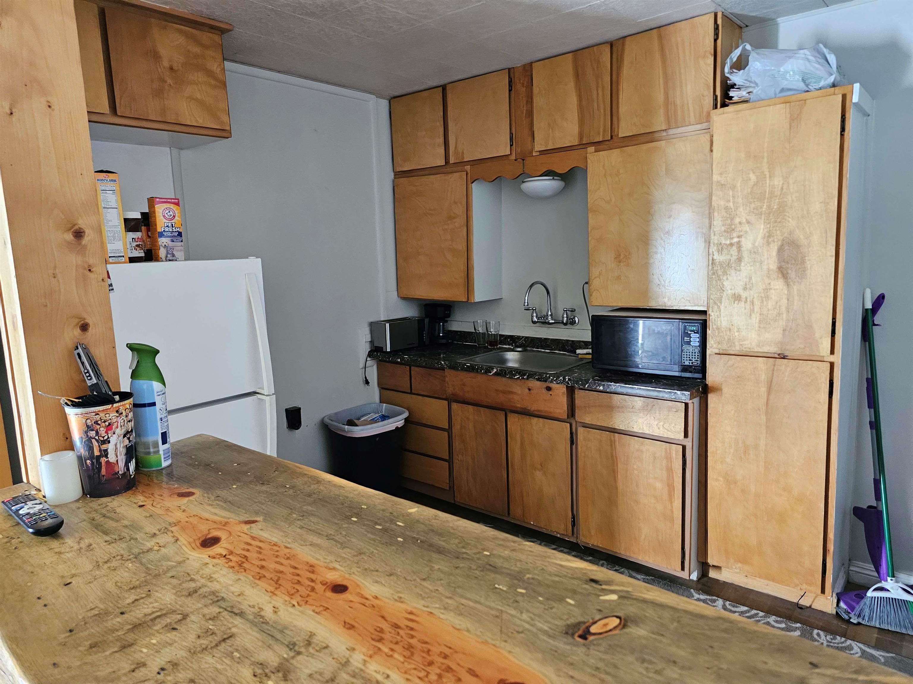 331 South Warren Street Bishop, CA 93514 - Photo 16 of 22 a bedroom with a bed and cabinets