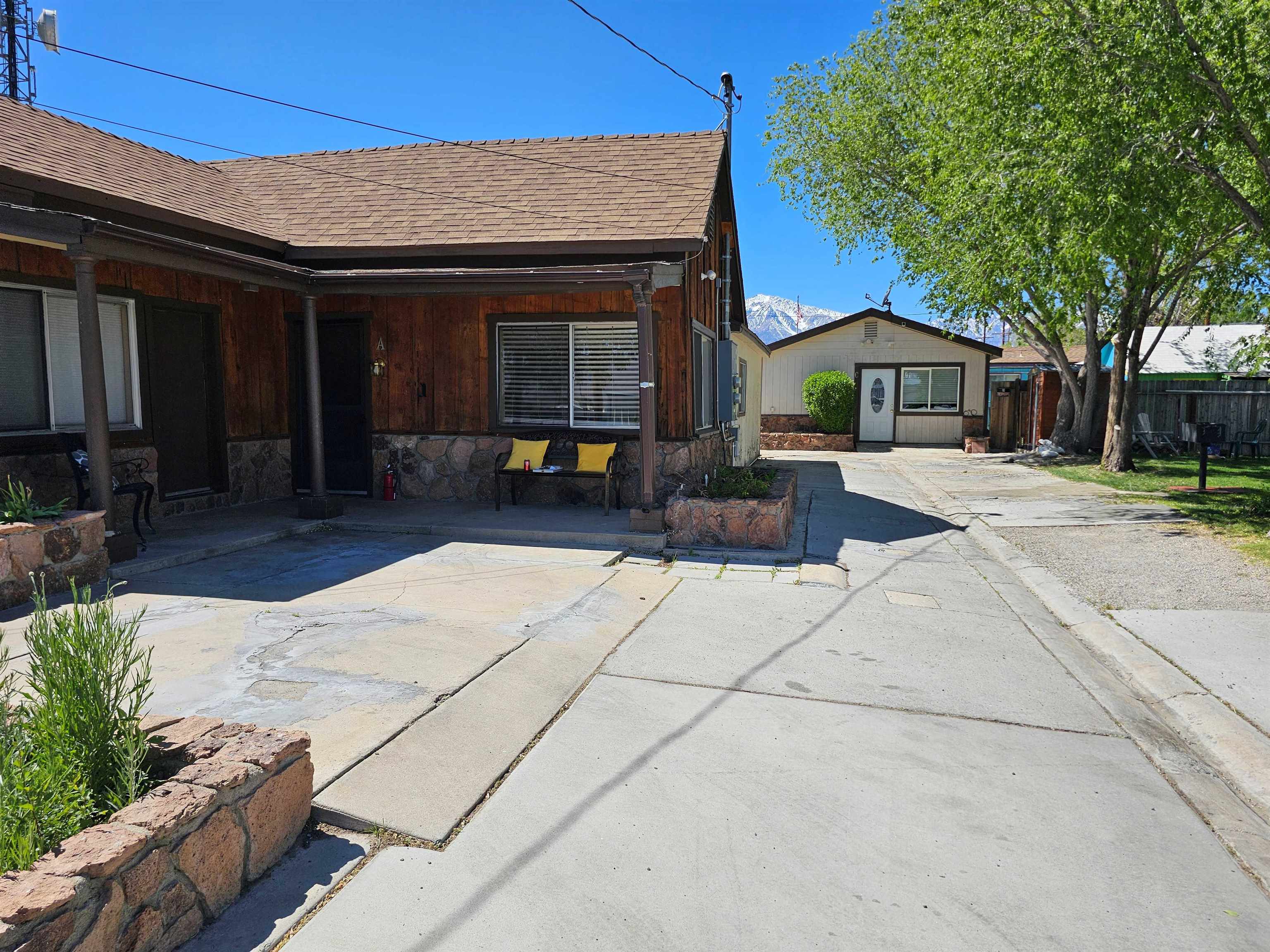 331 South Warren Street Bishop, CA 93514 - Photo 2 of 22 a front view of a house with a yard and garage