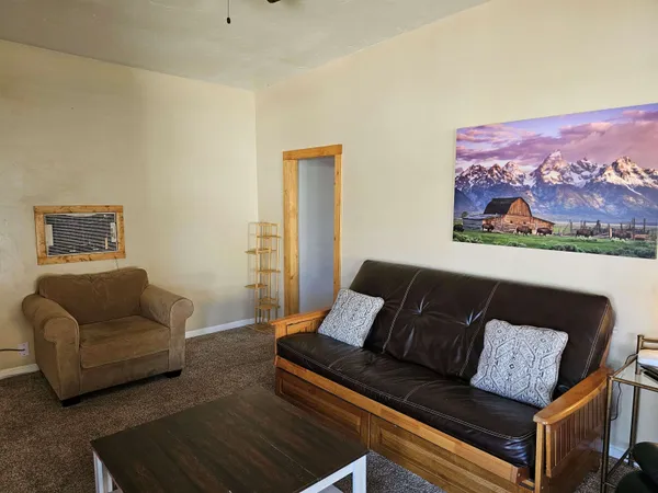 $1,000,000 | 331 South Warren Street, Bishop, CA 93514