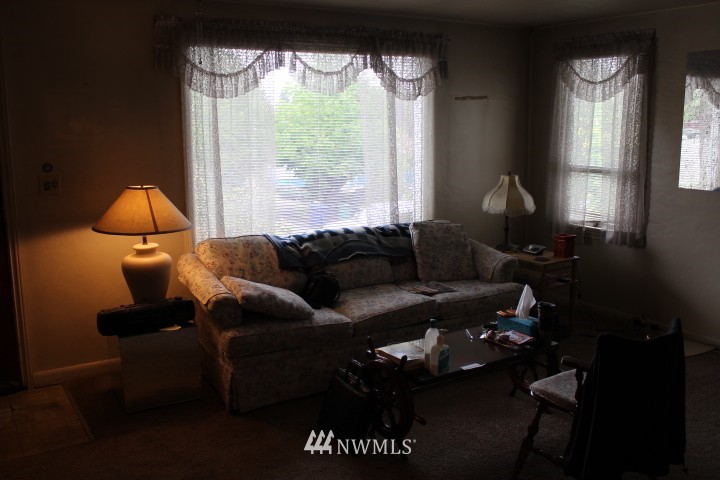 430 Windsor Way Northeast Renton, WA 98056 - Photo 9 of 19