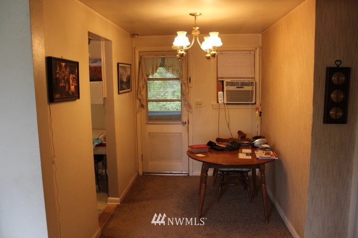 430 Windsor Way Northeast Renton, WA 98056 - Photo 10 of 19