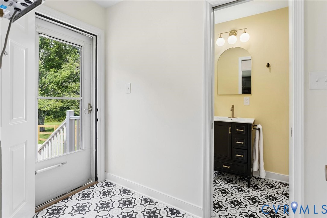 1629 New Market Road Henrico, VA 23231 - Photo 23 of 47 mudroom to back door off kitchen, second bath on e
