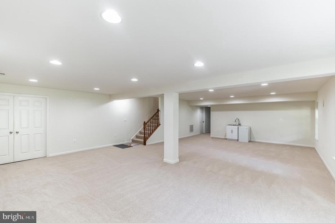 18776 Pier Trail Drive Triangle, VA 22172 - Photo 25 of 32 an empty room with a kitchen