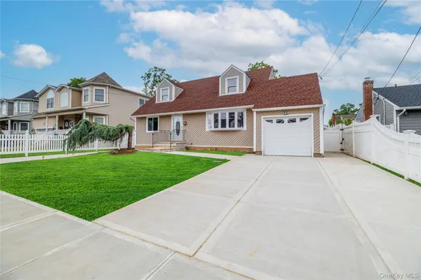 $5,500 | 3883 Franklin Avenue, Seaford, NY 11783