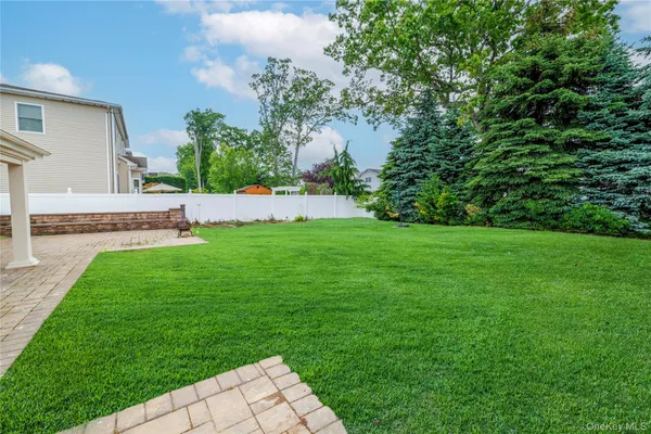 $5,500 | 3883 Franklin Avenue, Seaford, NY 11783