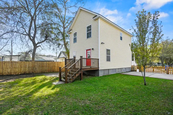 $2,800 | 1124 5th Avenue, Charleston, SC 29407