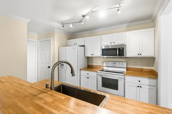 $2,800 | 1124 5th Avenue, Charleston, SC 29407